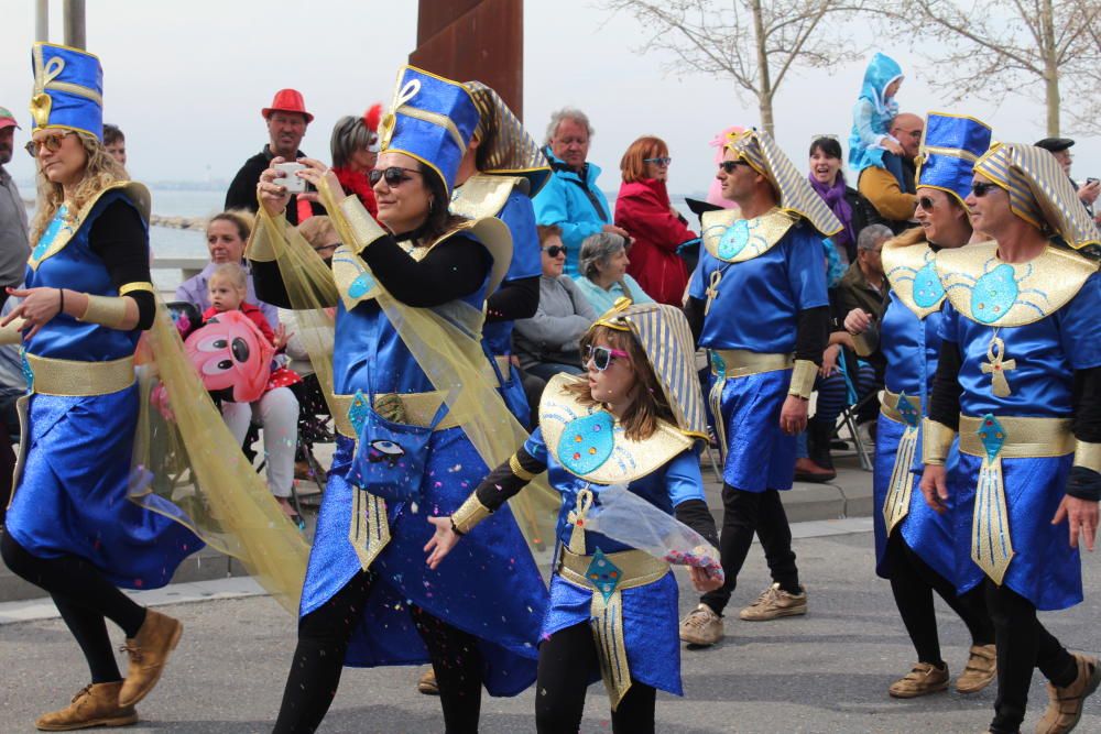 Roses viu un carnaval pletòric de gent i bon temps