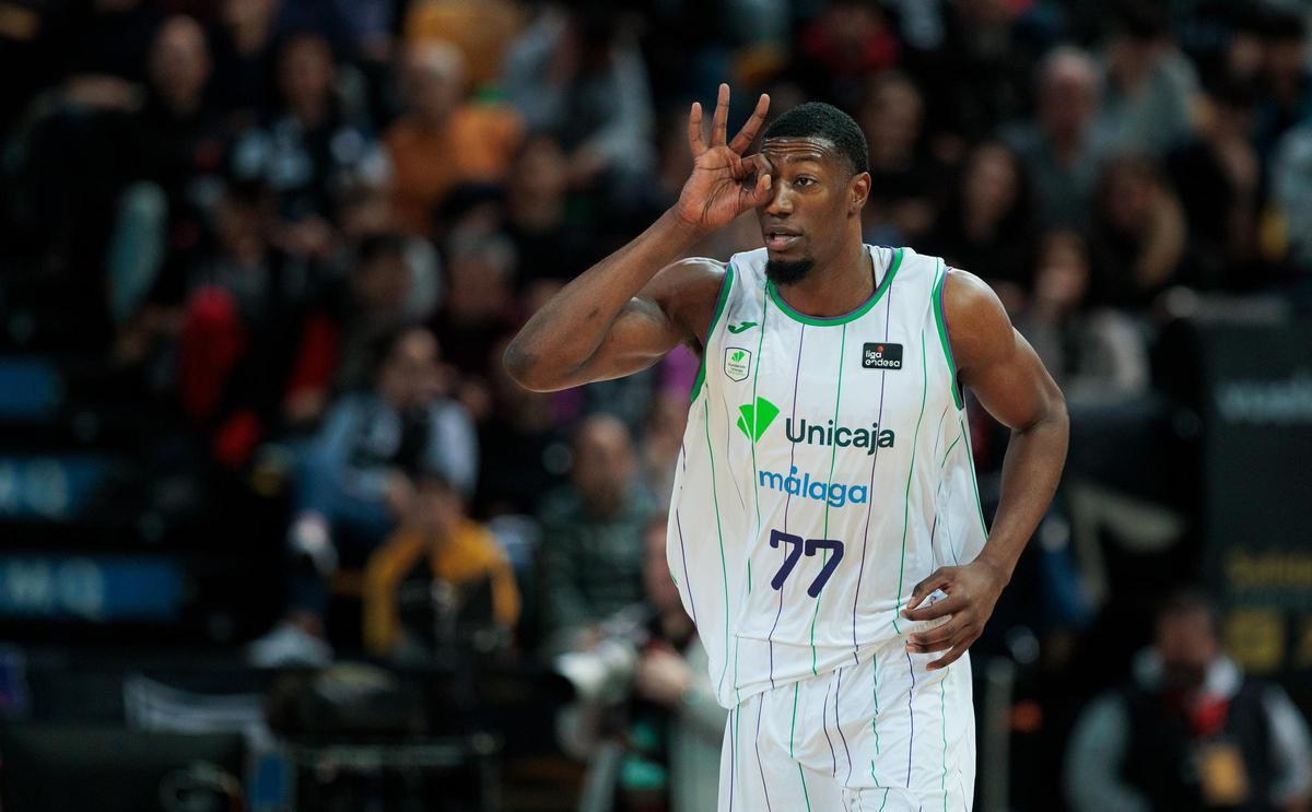 Sima celebra su triple, el primero de su carrera deportiva en la Liga Endesa.