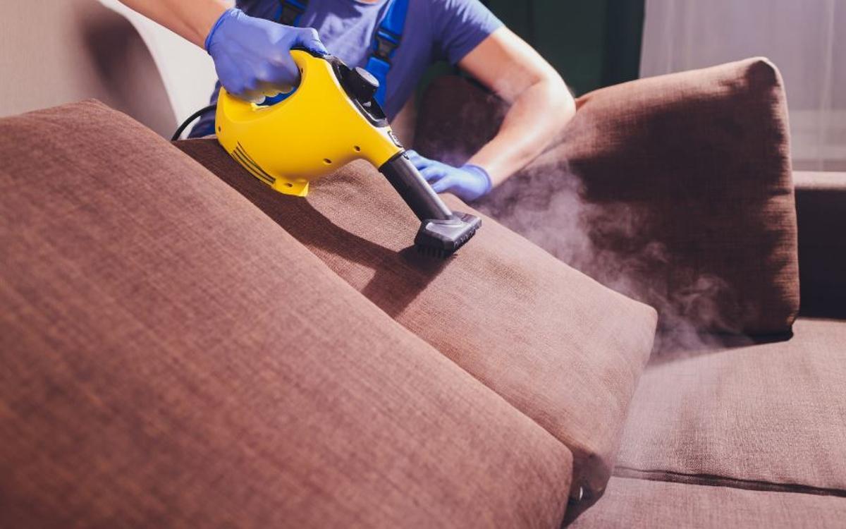 Cómo limpiar un sofá de tela con vaporeta?
