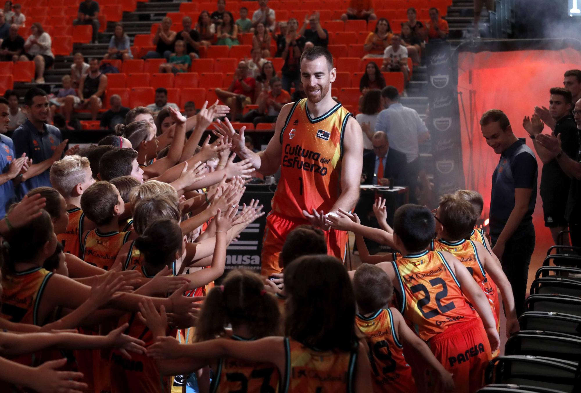 Presentación del Valencia Basket en La Fonteta