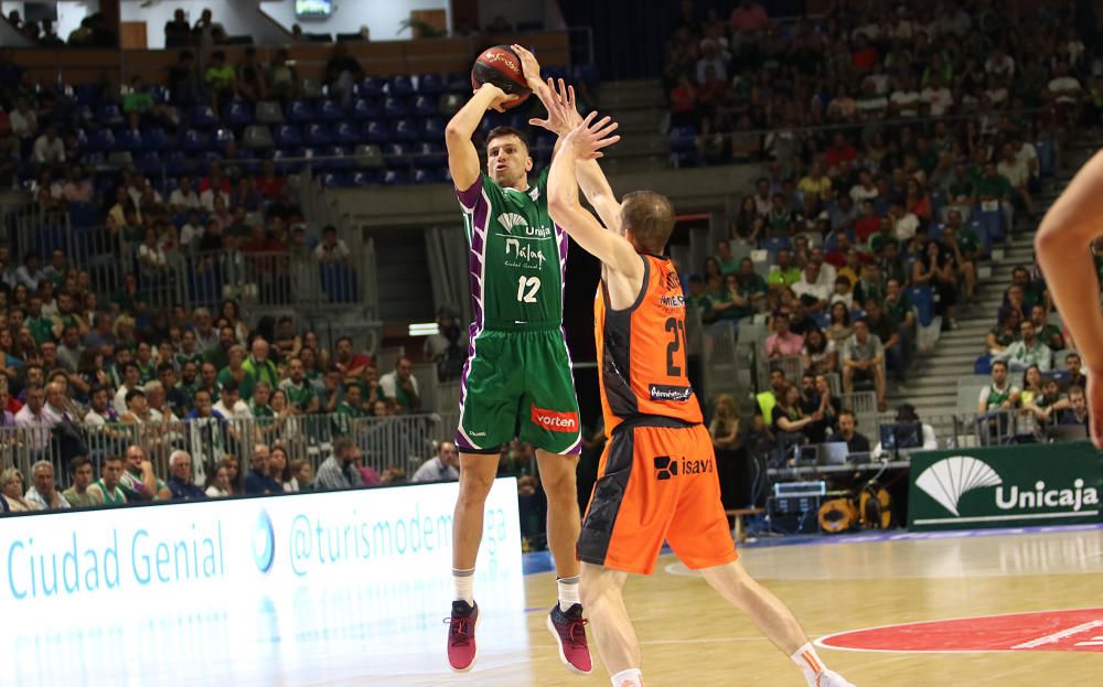 El conjunto de Luis Casimiro, con un inspirado Alberto Díaz (20 puntos), debuta en la Liga Endesa imponiéndose al Valencia Basket