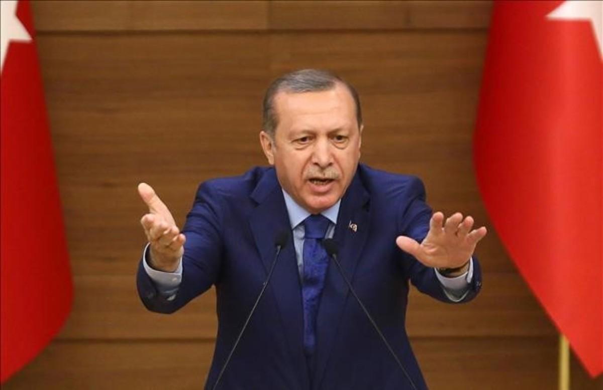 epons33195441 turkish president recep tayyip erdogan gestures as160318120412