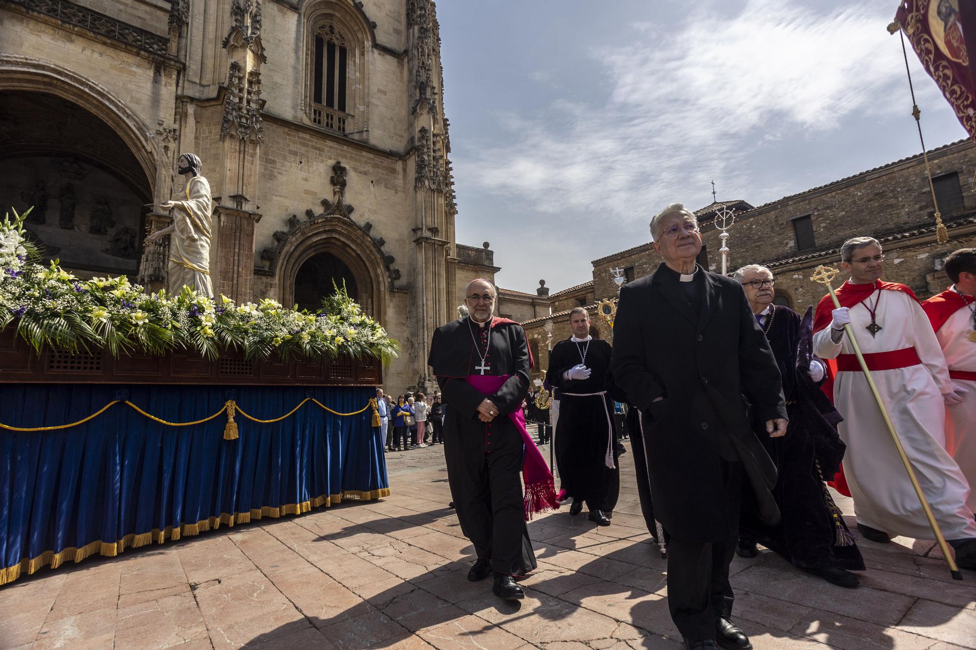 Oviedo despide a lo grande la Semana Santa: mira las fotos de la procesión del Resucitado