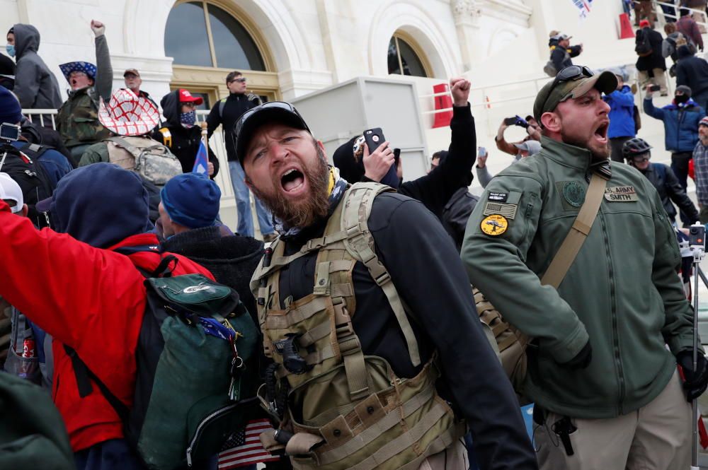 Una torba de seguidors de Trump assalta el Capitol