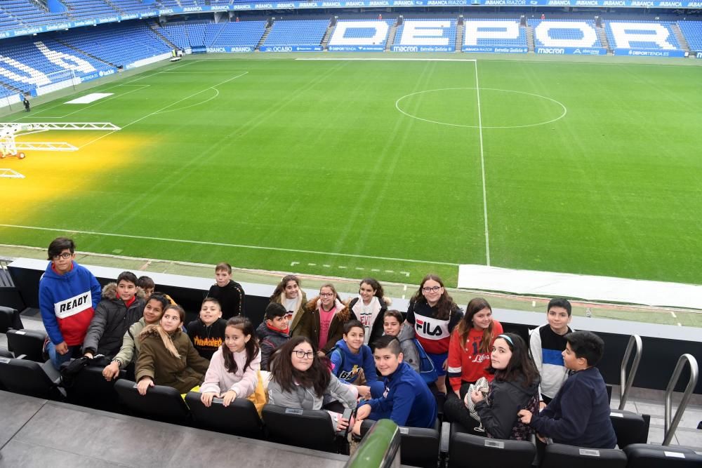 Cerca de medio centenar de alumnos fueron invitados a disfrutar de la experiencia blanquiazul y a conocer las entrañas del deportivismo.