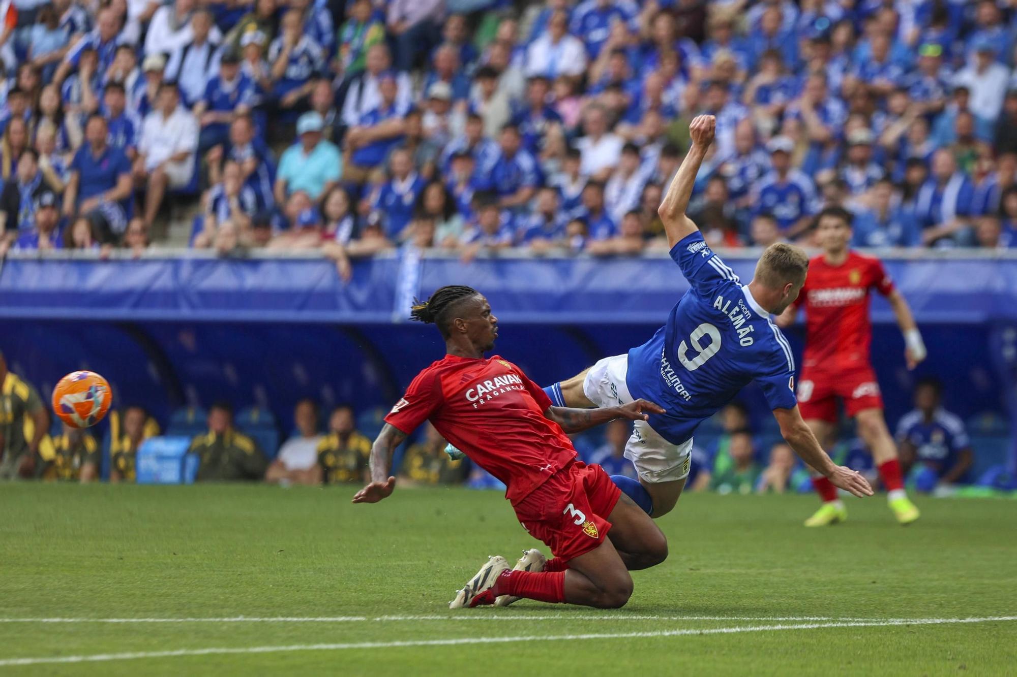 EN IMÁGENES: Ambientazo en la valiosa victoria del Oviedo contra el Zaragoza