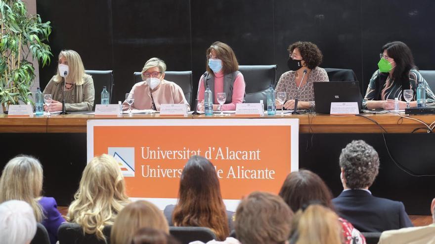 Aumentan diez puntos en dos años las mujeres que lideran investigaciones en la UA