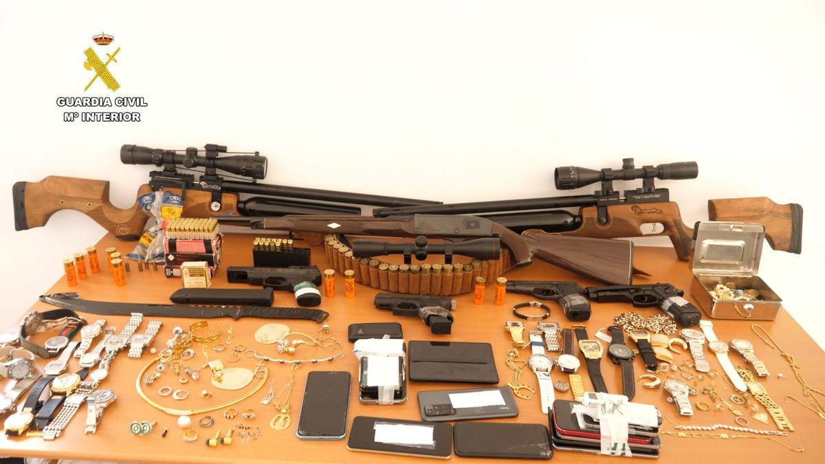 Cae una banda especializada en la estafa del tocomocho y el timo de la estampita con víctimas en Oleiros, Carballo y otras localidades de Galicia.