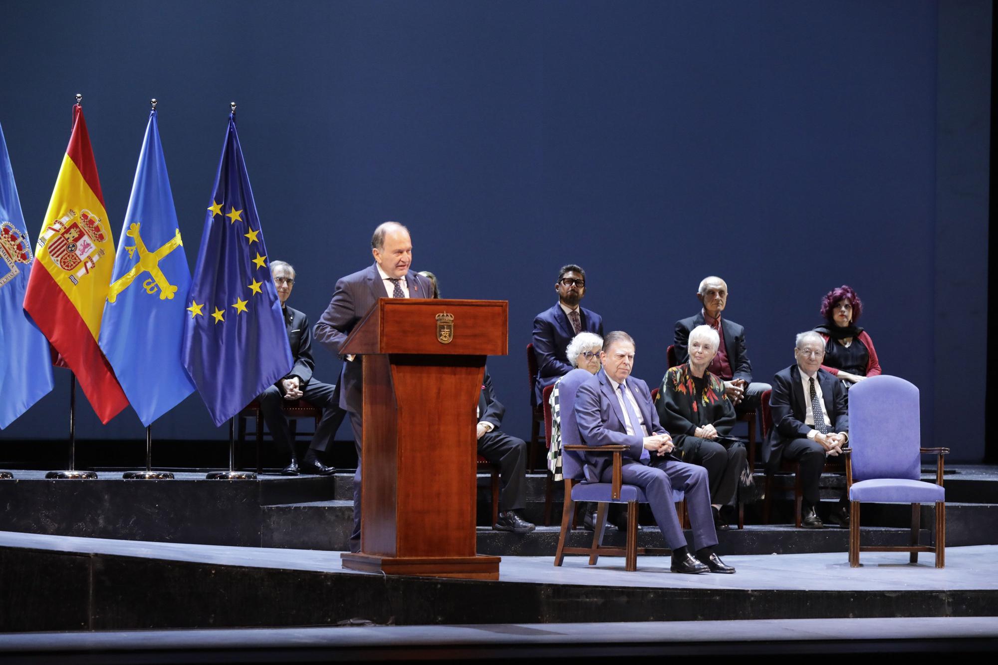 Entrega de la Medalla de Oro de la ciudad a la Fundación Ópera de Oviedo