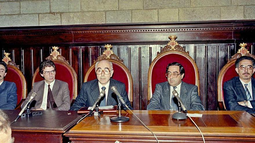 El ple en el qual Mirambell va ser nomenat cronista oficial de Girona, el 1987.