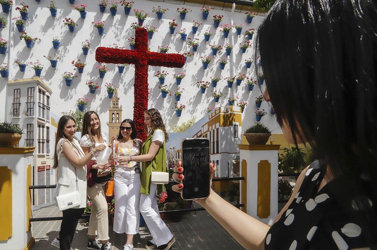 La AAVV Nuevo Cañero ganadora del concurso de Cruces de Mayo en zonas modernas