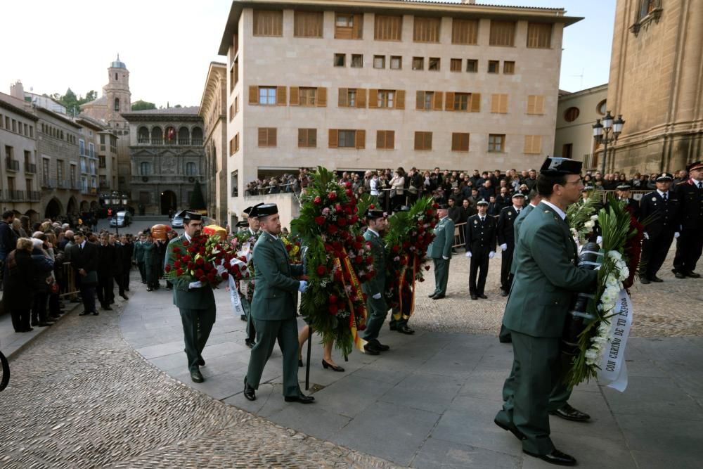 Multitudinaria despedida a los guardias civiles asesinados en Teruel