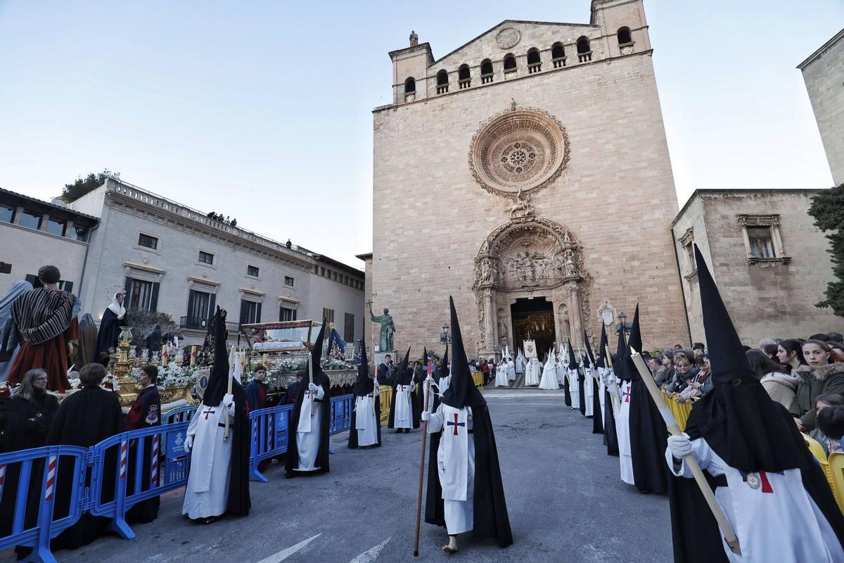 El Sant Enterrament concluye las procesiones en Palma