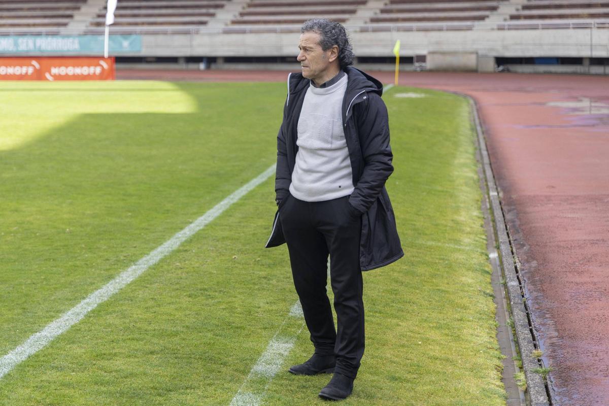 Luisito, durante su etapa en el banquillo de la SD Compostela.