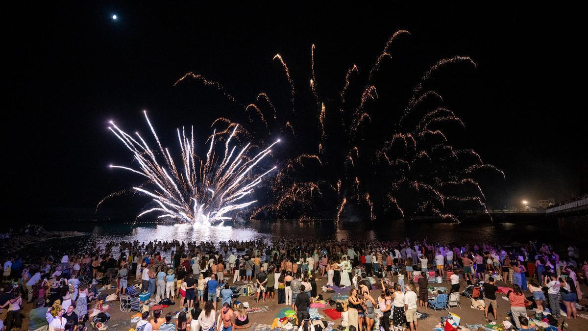 Sardina de Gáldar da la bienvenida al verano con una multitudinaria Noche de San Juan Marinero