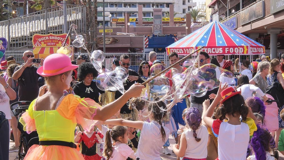 Actuación de Miriam Cruz en el carnaval de Maspalomas