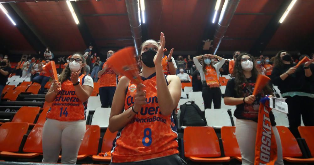 Pantallas gigantes en la Fonteta