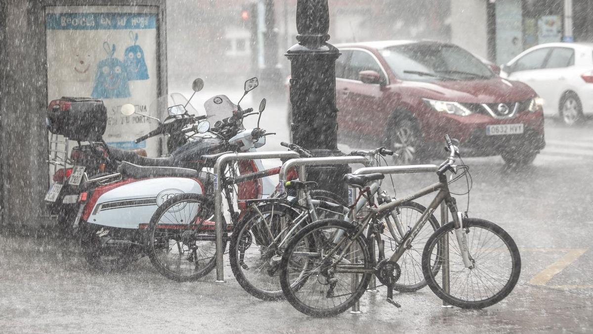 Buenas noticias para los ciclistas: Oviedo vuelve a permitir el uso de las bicicletas en las calles peatonales