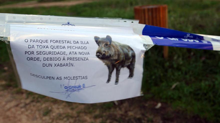 Uno de los carteles que impiden el paso en el Monte Central. // Muñiz