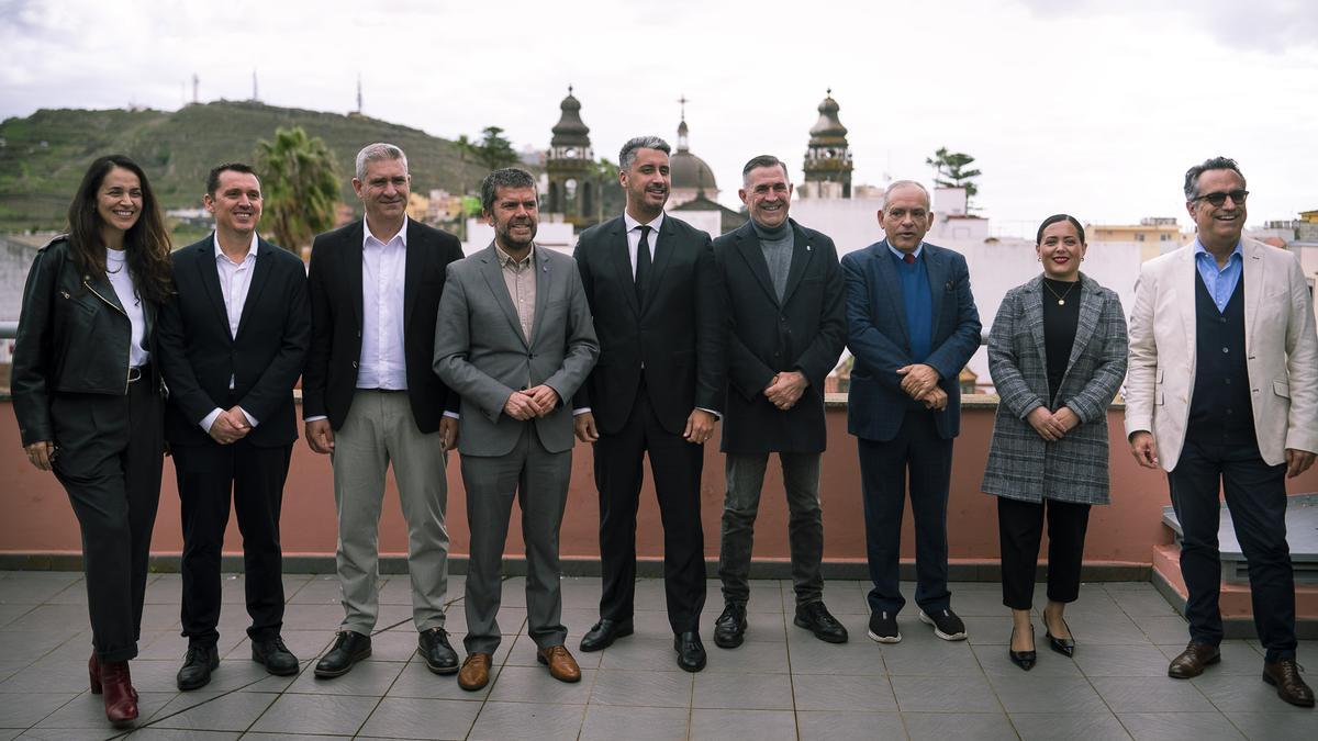 El himno está compuesto por Diego Navarro.