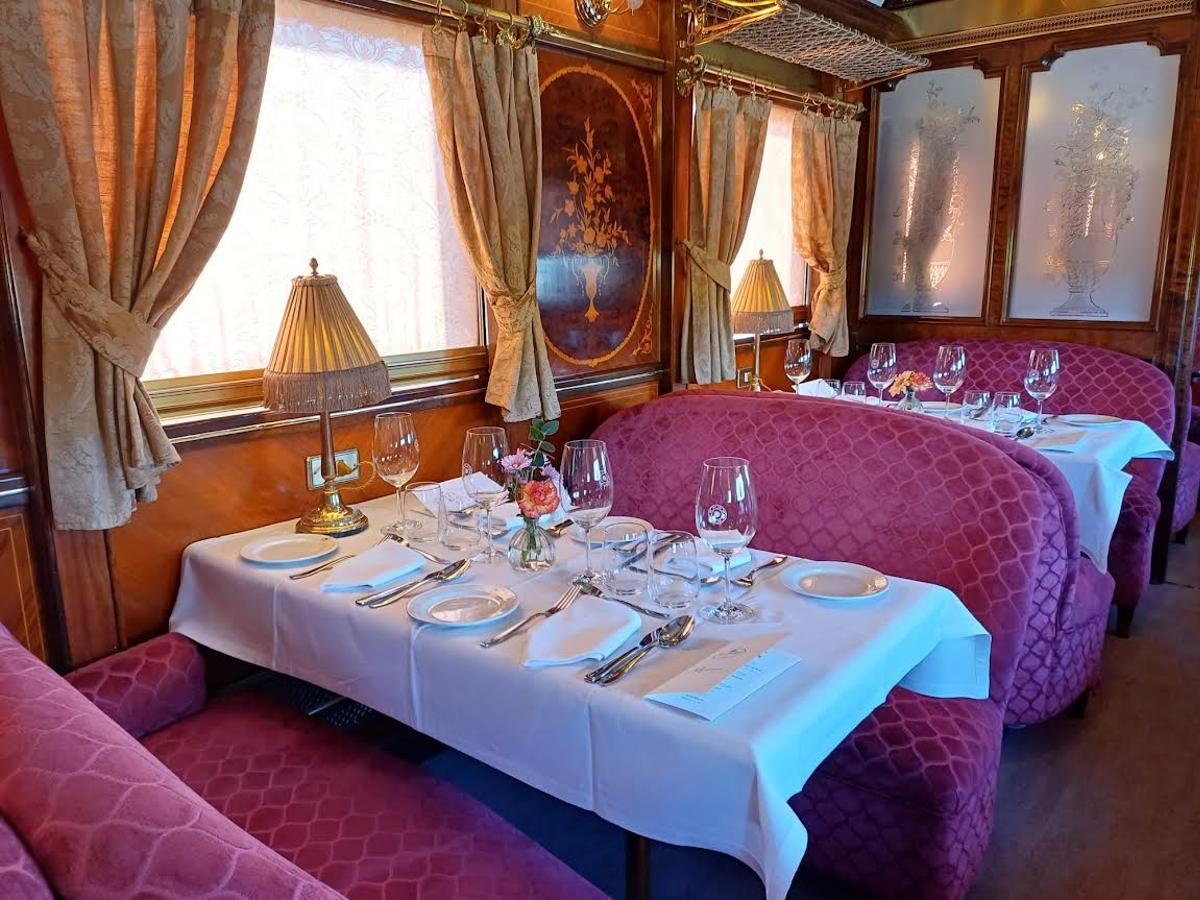 Cáceres se sube al lujo sobre raíles: así es el exclusivo tren que ya para en la ciudad.