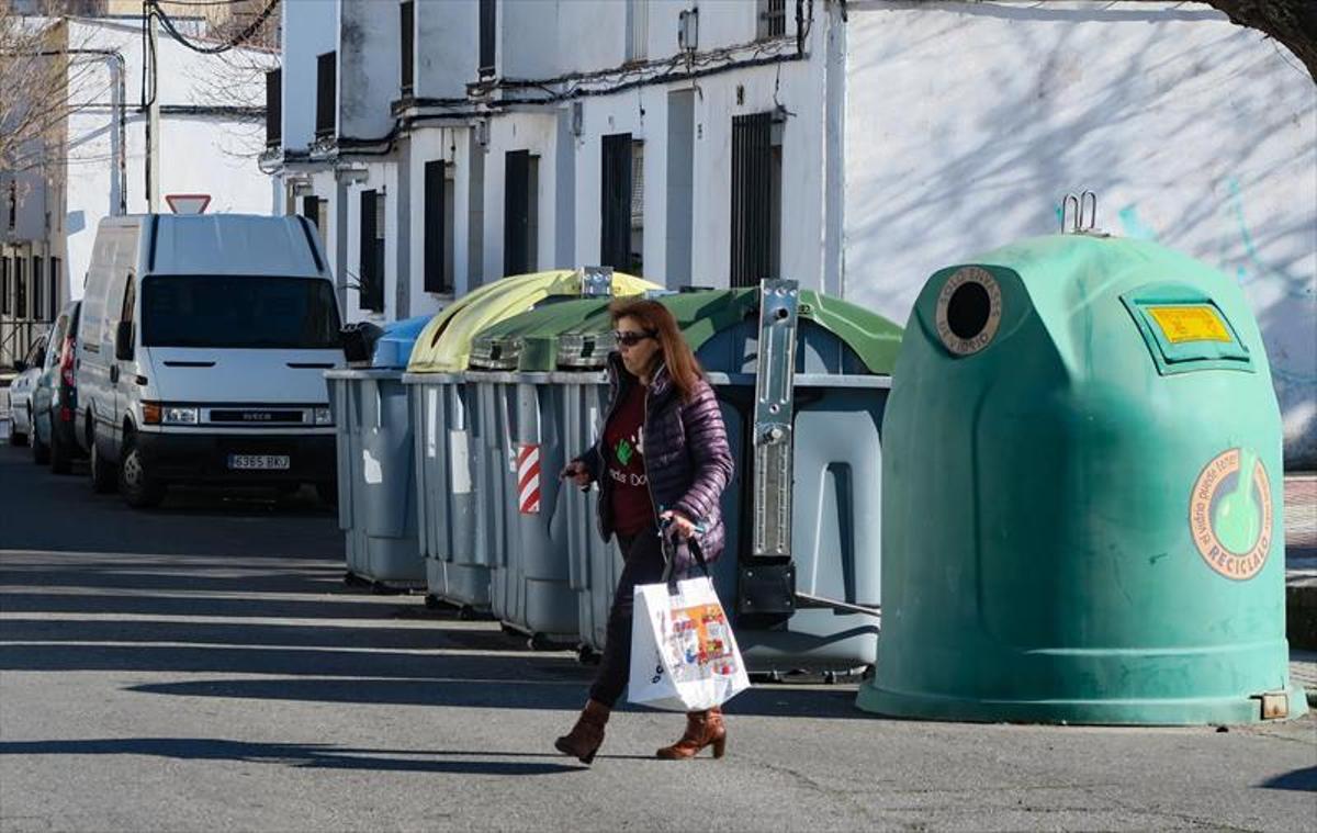 Quejas en Las 300 por la ubicación de los contenedores junto a las ...