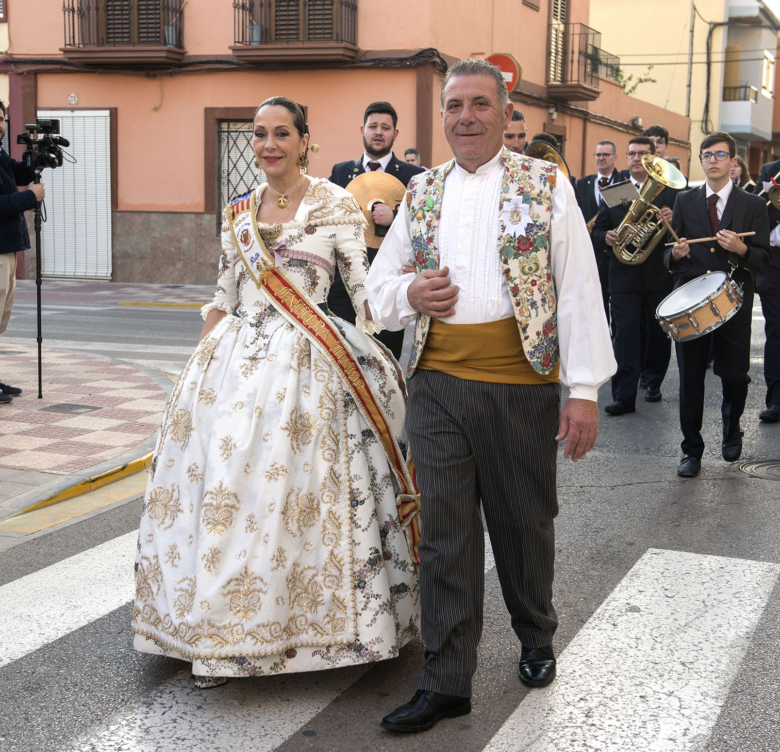 Fallas Almussafes: Passacalle de gala y entrega de los premios de la cabalgata