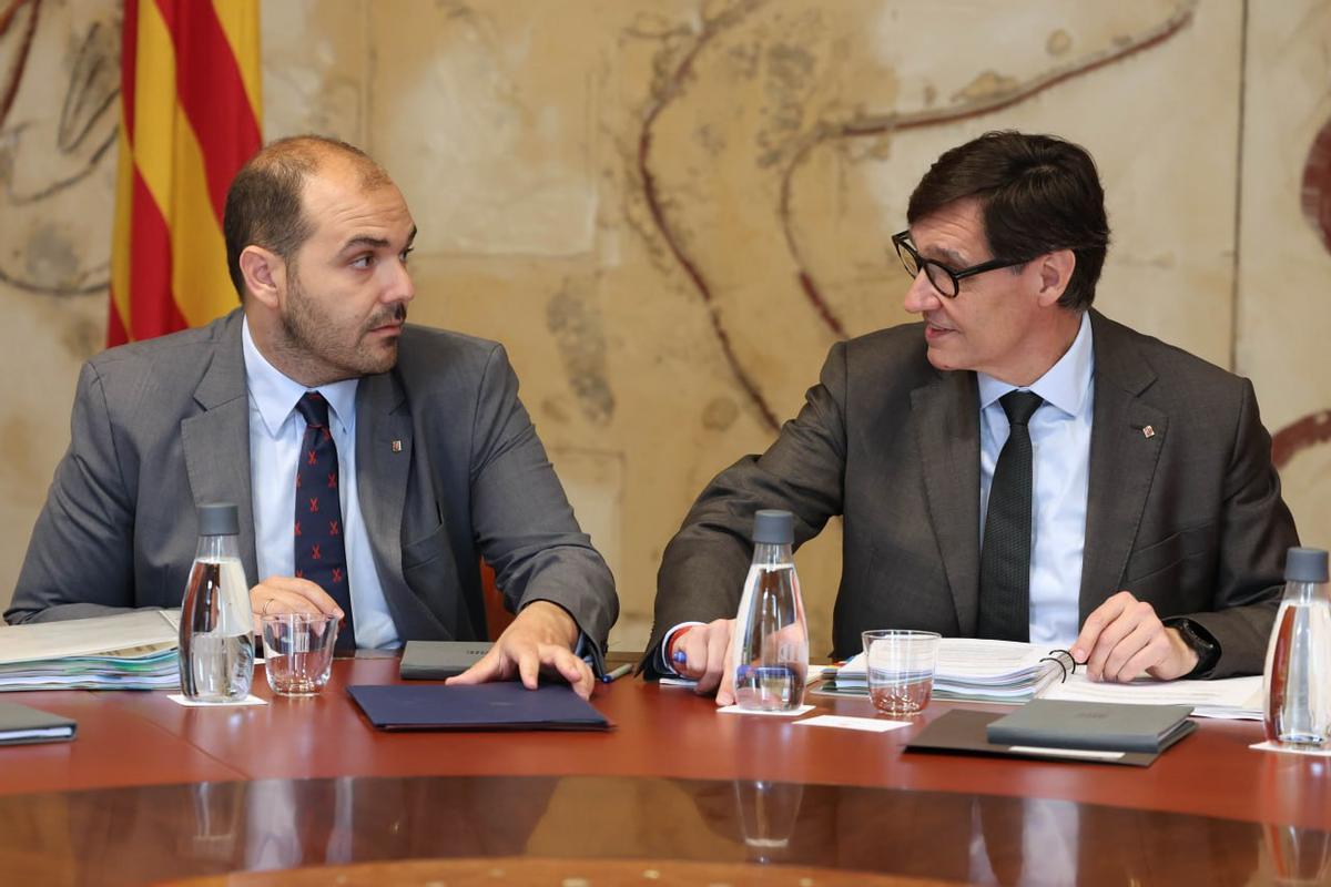 El president de la Generalitat, Salvador Illa, y el conseller de Presidència, Albert Dalmau, durante la reunión de Govern de este martes El president de la Generalitat, Salvador Illa, y el conseller de Presidència, Albert Dalmau, durante la reunión de Govern de este martes