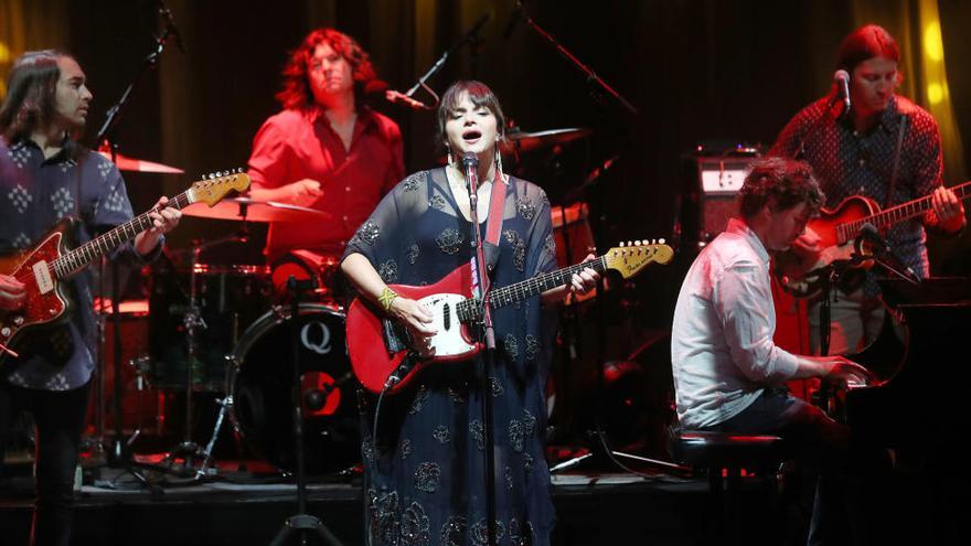 Norah Jones cou l&#039;emoció a foc lent al festival de Cap Roig