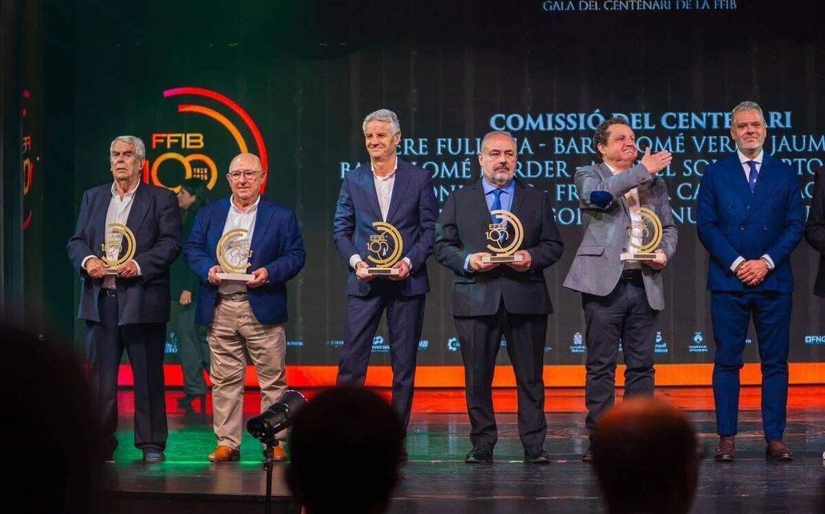 La FFIB ha reconocido a los clubes, jugadores y personas que han ayudado a contruir y fomentar el fútbol en Baleares La FFIB ha reconocido a los clubes, jugadores y personas que han ayudado a contruir y fomentar el fútbol en Baleares