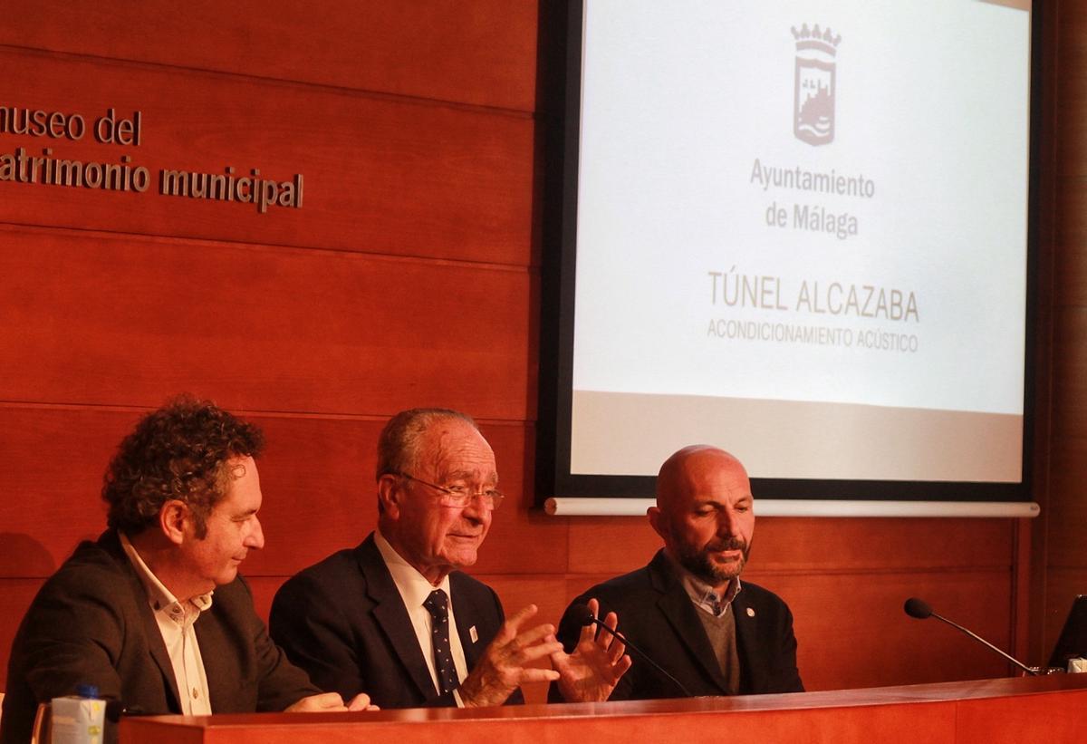 De la Torre, junto a los concejales de Urbanismo, Raúl López, y de Sostebilidad, Francisco Cantos.