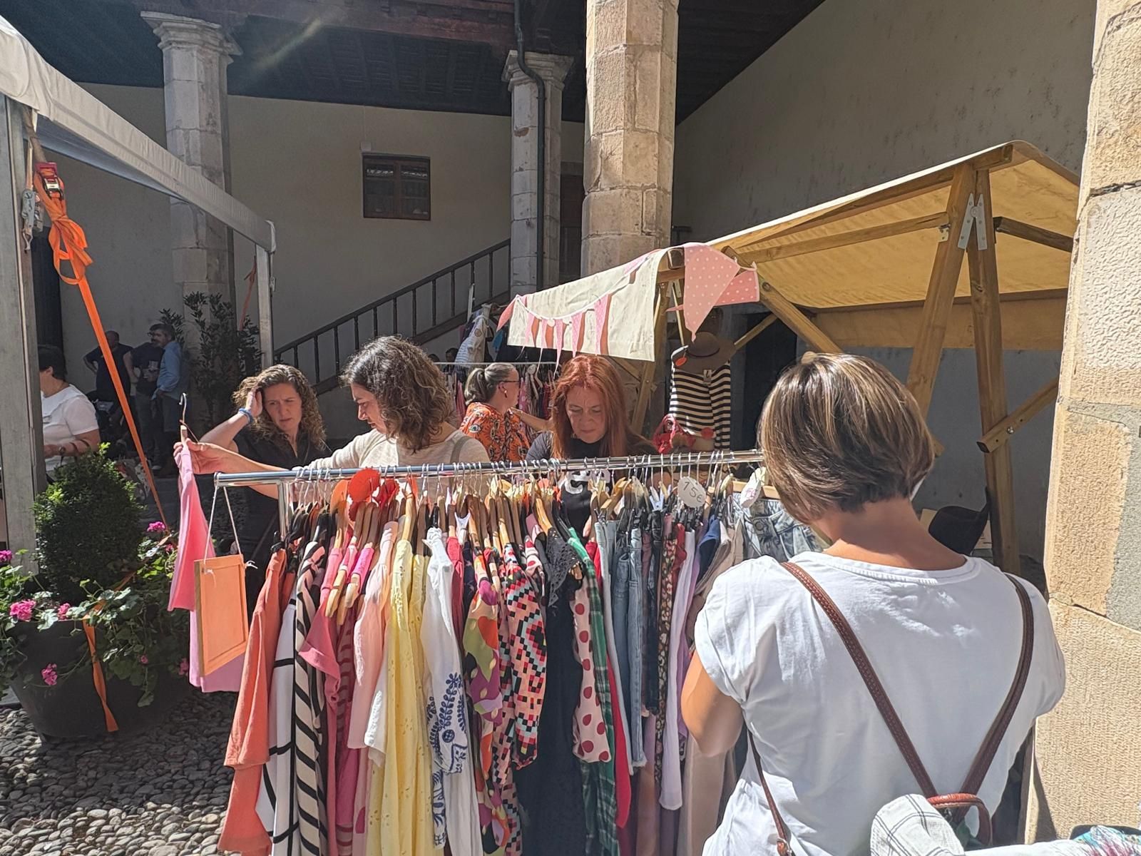 Cangas del Narcea vive una jornada de moda y compras con "Gangas del Narcea"
