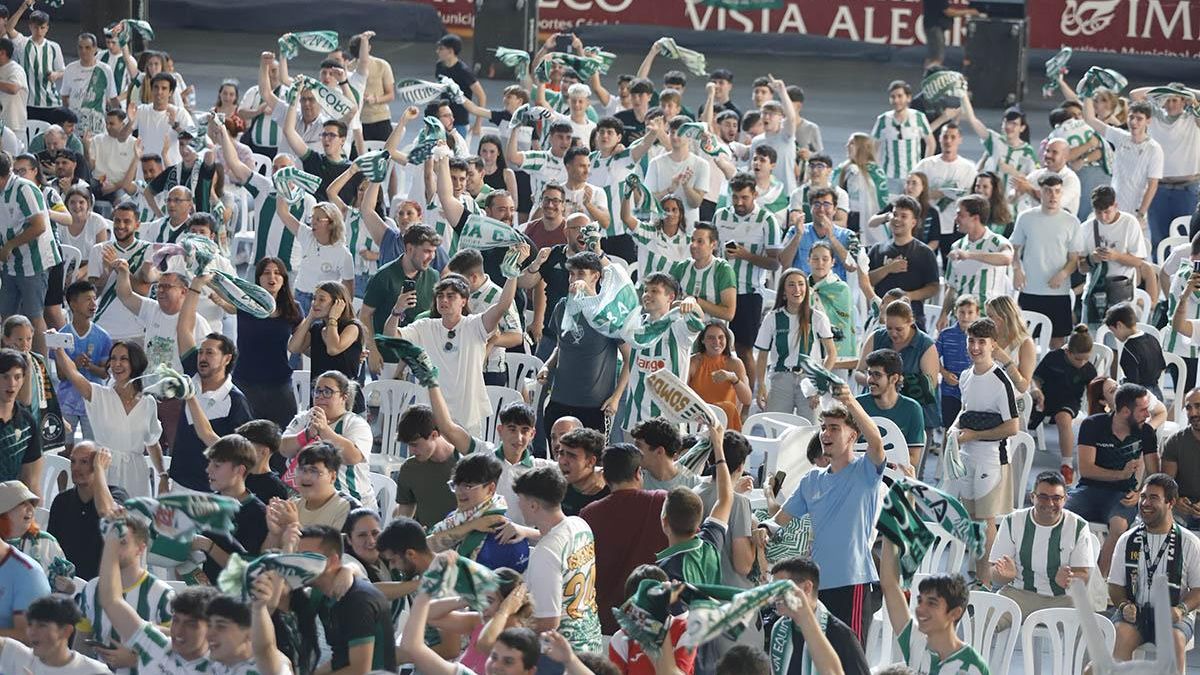 Play off de ascenso | La afición cordobesista en Vista Alegre, en imágenes