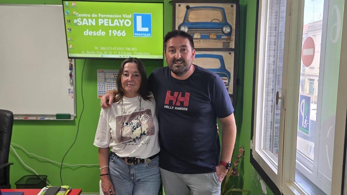 Manuel e Isabel Cuiña, actuales responsables de la Autoescuela San Pelayo, que este año celebra su 60 aniversario.
