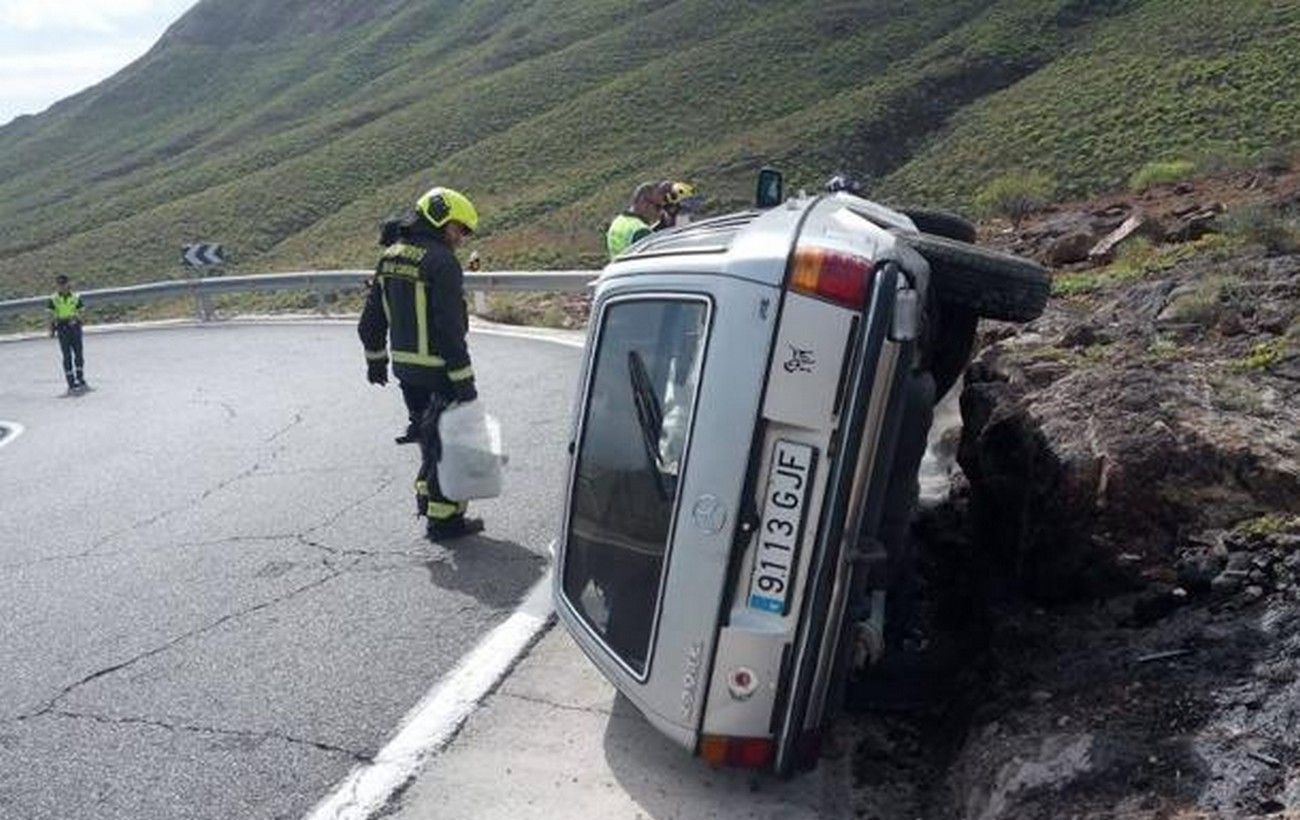 Vuelca un coche en Gran Canaria (06/12/22)