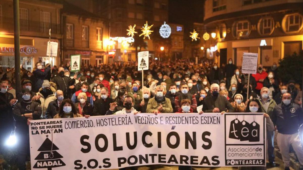 Un momento de la concentración, anoche. |   // ANXO GUTIÉRREZ