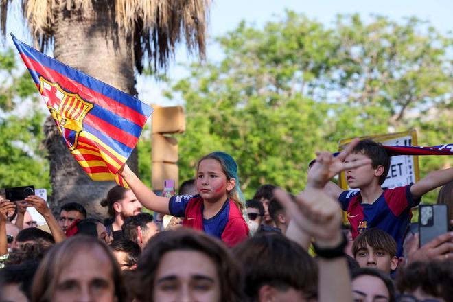 ¡De locos! Las mejores imágenes de una ciudad entregada al Barça