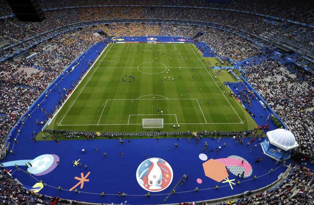 Imágenes de la ceremonia de apertura de la Eurocopa en el Estadio de Saint Denis.