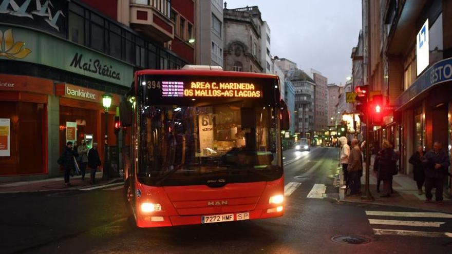 Tranvías pide a los viajeros del bus que no ocupen los primeros asientos para evitar contacto con el conductor