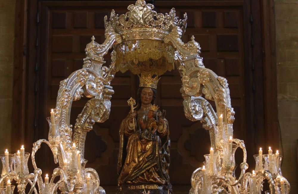 La salida procesional de Santa María de la Victoria desde la Encarnación hasta su Santuario cerró la anual novena dedicada a la imagen de la Patrona. En el cortejo de este 2019, junto al obispo de la Diócesis de Málaga, Jesús Catalá, estuvieron presentes el alcalde junto a personalidades del Consistorio y Junta de Andalucía