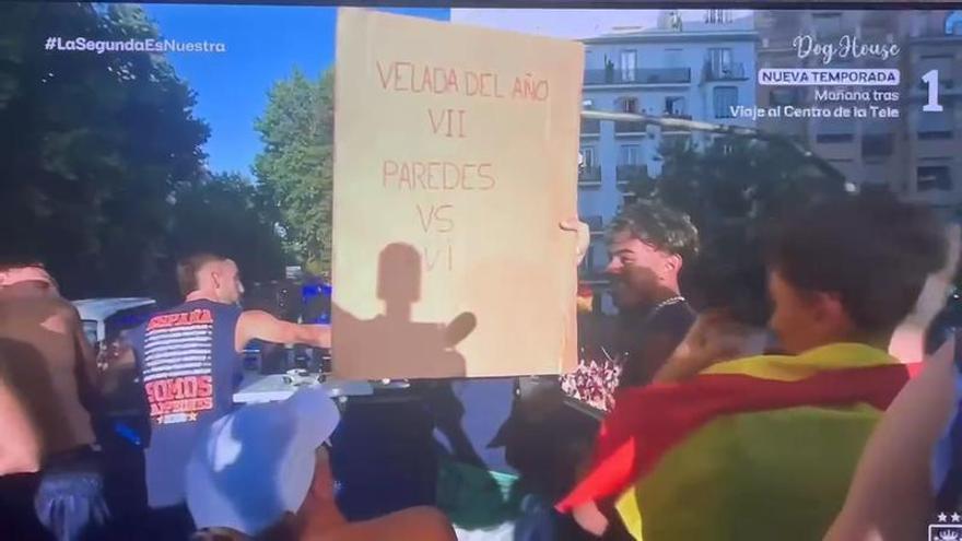 Imagen de los jugadores de España desafiando a Paredes a un combate de boxeo contra Gavi