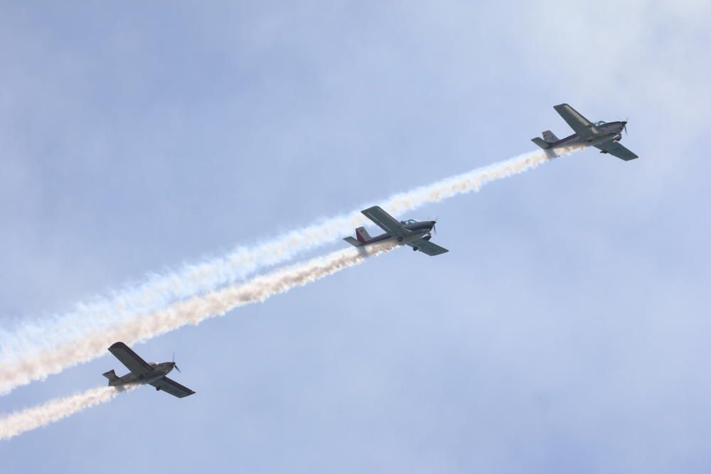 Cazas turcos, el F18 del Ejército del Aire, Vampir, Bucker, las unidades del Aeroclub de Málaga, la Patrulla Plus Ultra, el helicóptero del Cuerpo Nacional de Policía, una unidad de Jorge Macías, los Canadair o la Patrulla Aspa vuelan este domingo