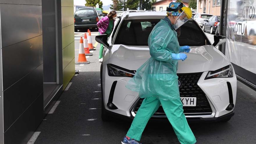 Covid-Auto instalado junto al centro de salud de O Ventorrillo, en A Coruña.