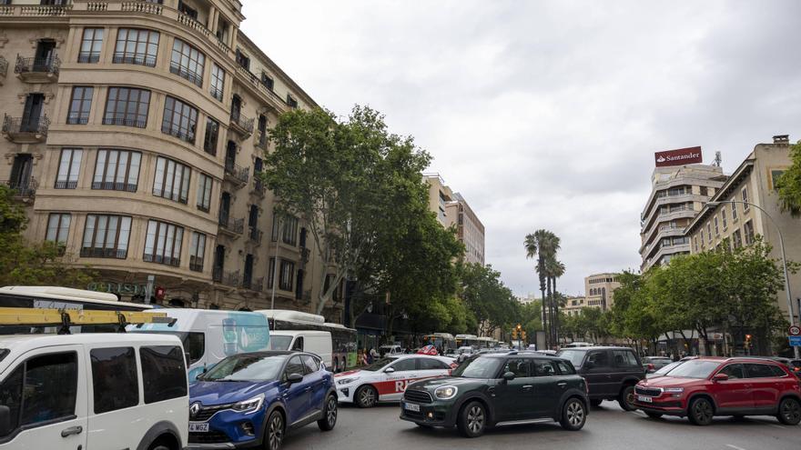 El potente rayo que cayó el domingo en Palma inutilizó 47 semáforos