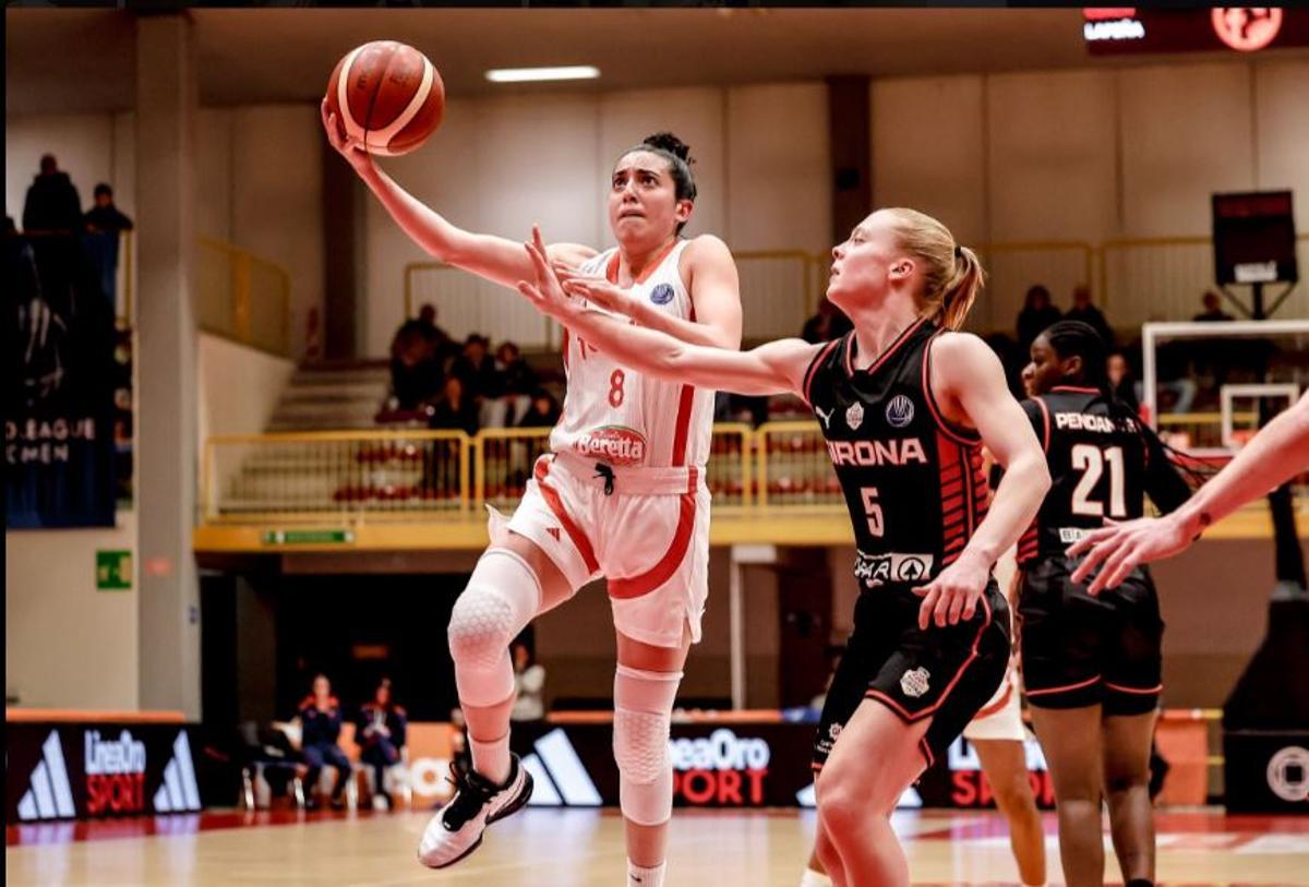 Holm en una acció del partit