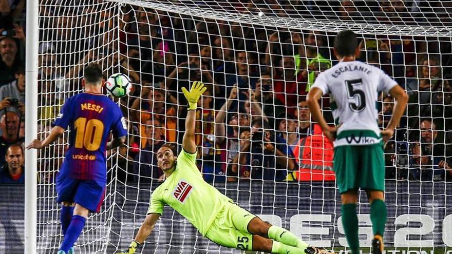 El Barcelona golea al Eibar para alcanzar el ‘pleno al 15’