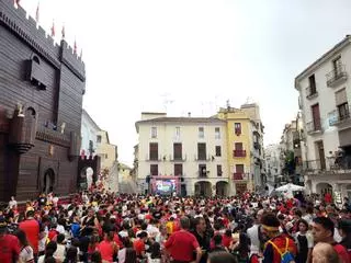 La Plaça Major de Ontinyent vibra en la fiesta del triunfo de España en la final del Mundial