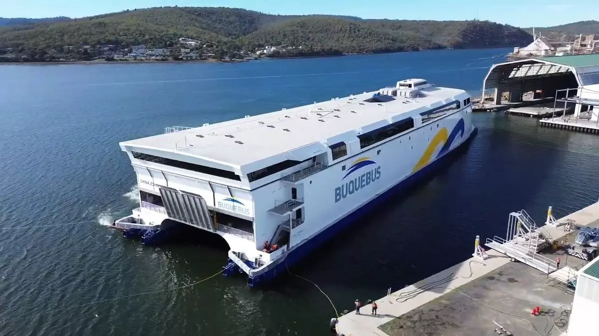 Ya navega el primer gran ferry 100% eléctrico del mundo: 2.100 pasajeros y 225 coches a bordo