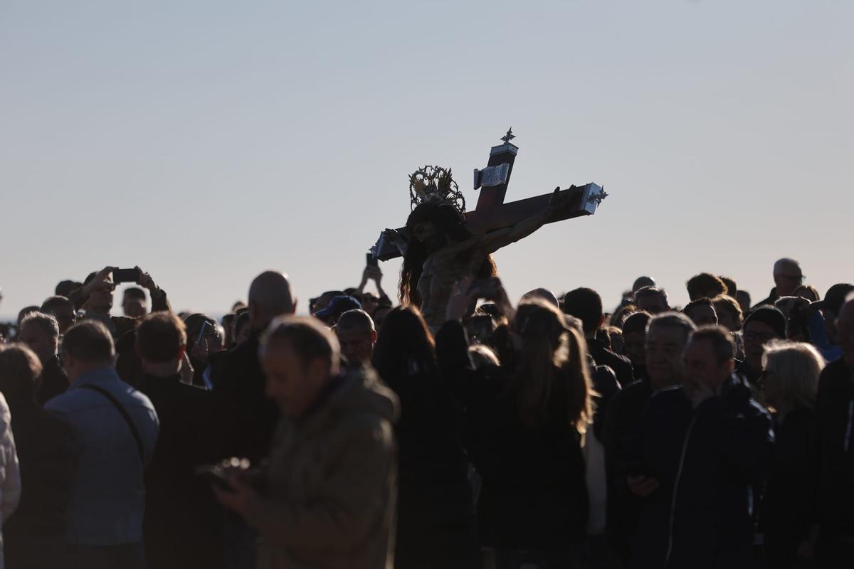 El encuentro de los cristos del Cabanyal estrenan el Viernes Santo de la Semana Santa Marinera de València