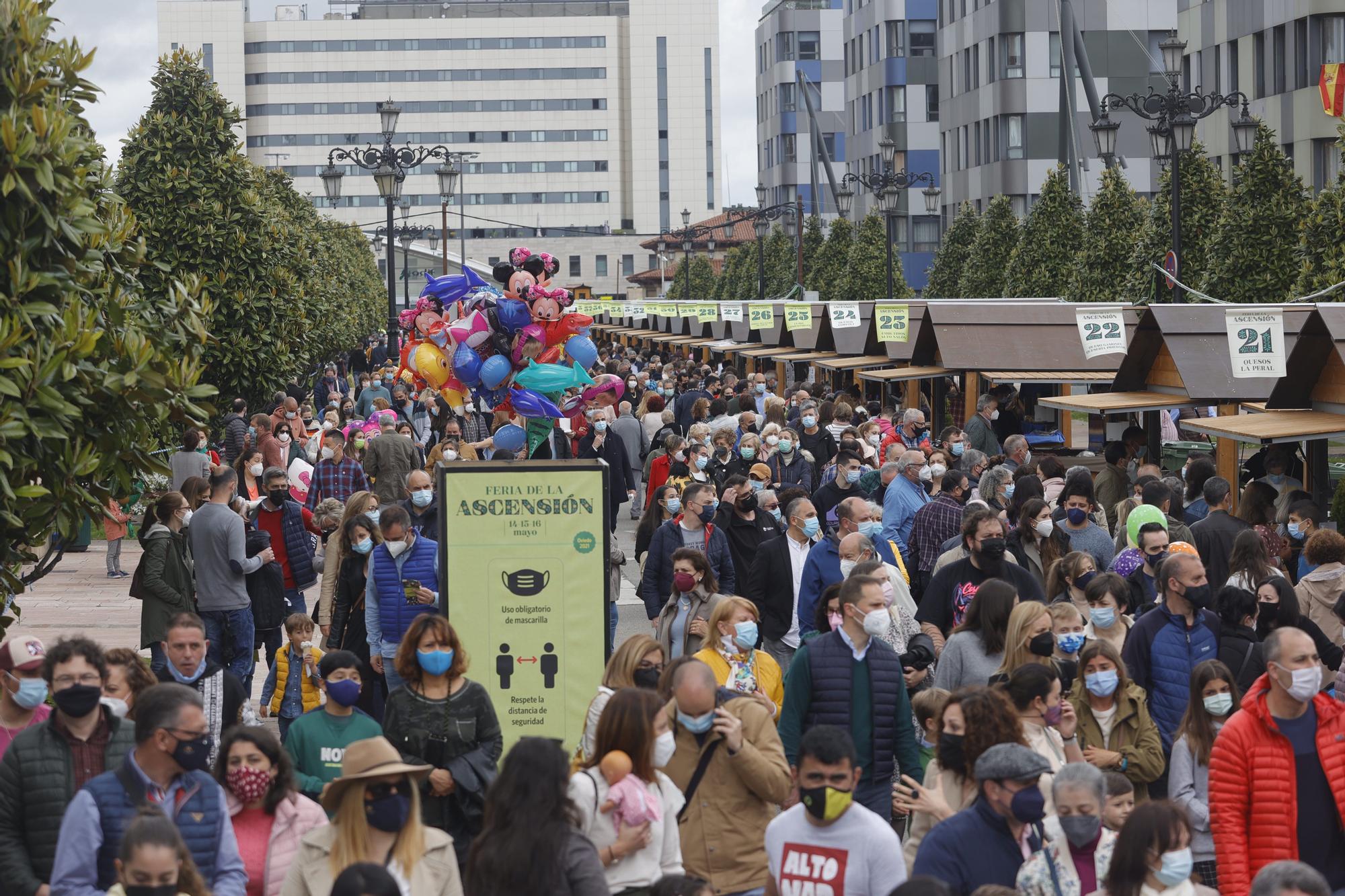 En imágenes: así fue la tercera jornada de la feria de la Ascensión en Oviedo